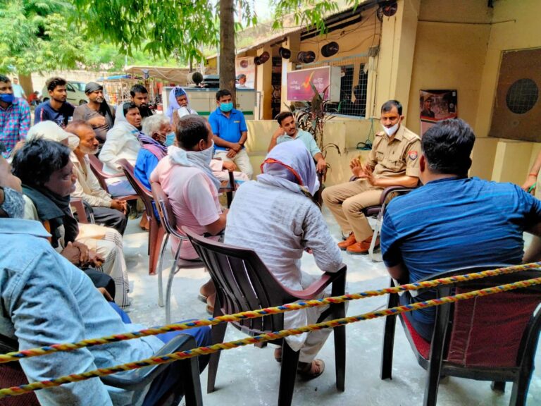 मोहर्रम के मद्देनजर पुलिस चौकी डाला में पीस कमेटी की बैठक।