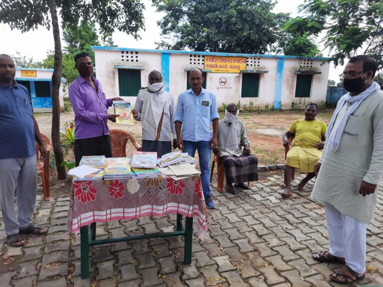 विद्यालय खुलने से पहले हुआ नि: शुल्क पाठ्य पुस्तक का वितरण।