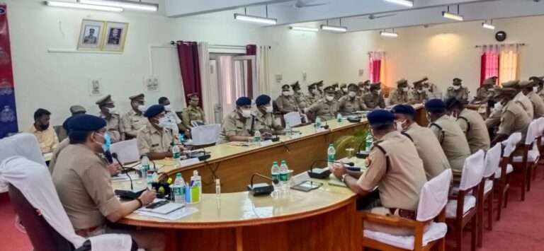 पुलिस उपमहानिरीक्षक, विन्ध्यांचल परिक्षेत्र, मीरजापुर द्वारा किया गया जनपद सोनभद्र भ्रमण, गोष्ठी एवं अपराध समीक्षा।