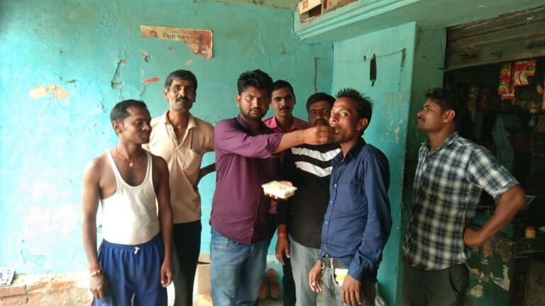 सोनभद्र जिले से विशाल पाण्डेय दूसरी बार बने जिलाध्यक्ष, कार्यकर्ताओं ने मिठाई खिलाकर जताया खुशी।