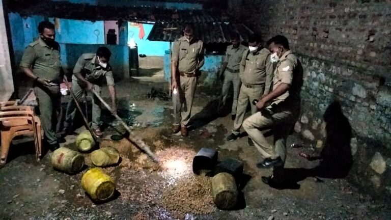 डाला पुलिस ने भारी मात्रा में लहान किया नष्ट