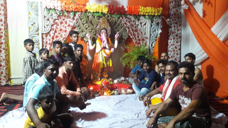 गणेश चतुर्थी के अवसर पर वैष्णो मंदिर में गणपति स्थापित।