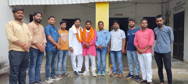 दुद्धी भाजपा कार्यकर्ताओं ने नवनिर्वाचित भाजयुमो जिला उपाध्यक्ष सुमित कुमार सोनी व कार्यसमिति सदस्य गुलशन पटेल का डीसीएफ में भव्य स्वागत किया।