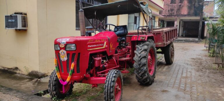 अवैध उत्खनन में लिप्त ट्रैक्टर को प्रशासन ने पकड़ा हड़कंप।