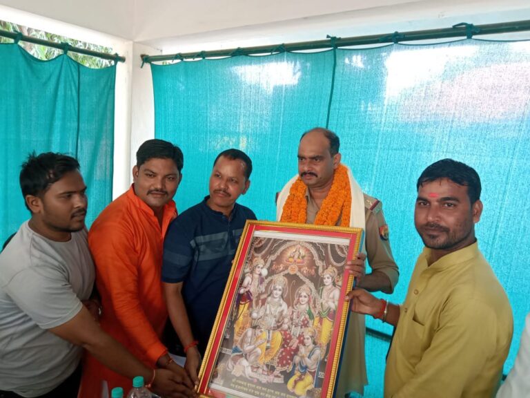 प्रभारी निरीक्षक कोतवाली दुद्धी पंकज सिंह को दी गई विदाई – 15 माह का रहा सराहनीय कार्यकाल आजमगढ़ जोन हुआ स्थानांतरण।