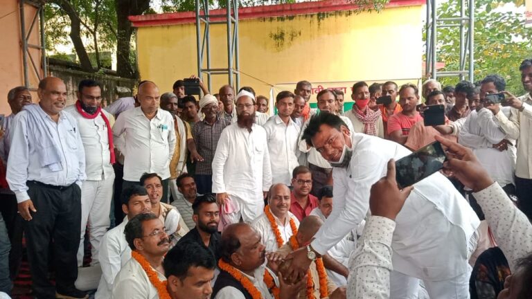 दुद्धी को जिला बनाओ की कवायद तेज, भूख हड़ताल विधायक ने कराया समाप्त।