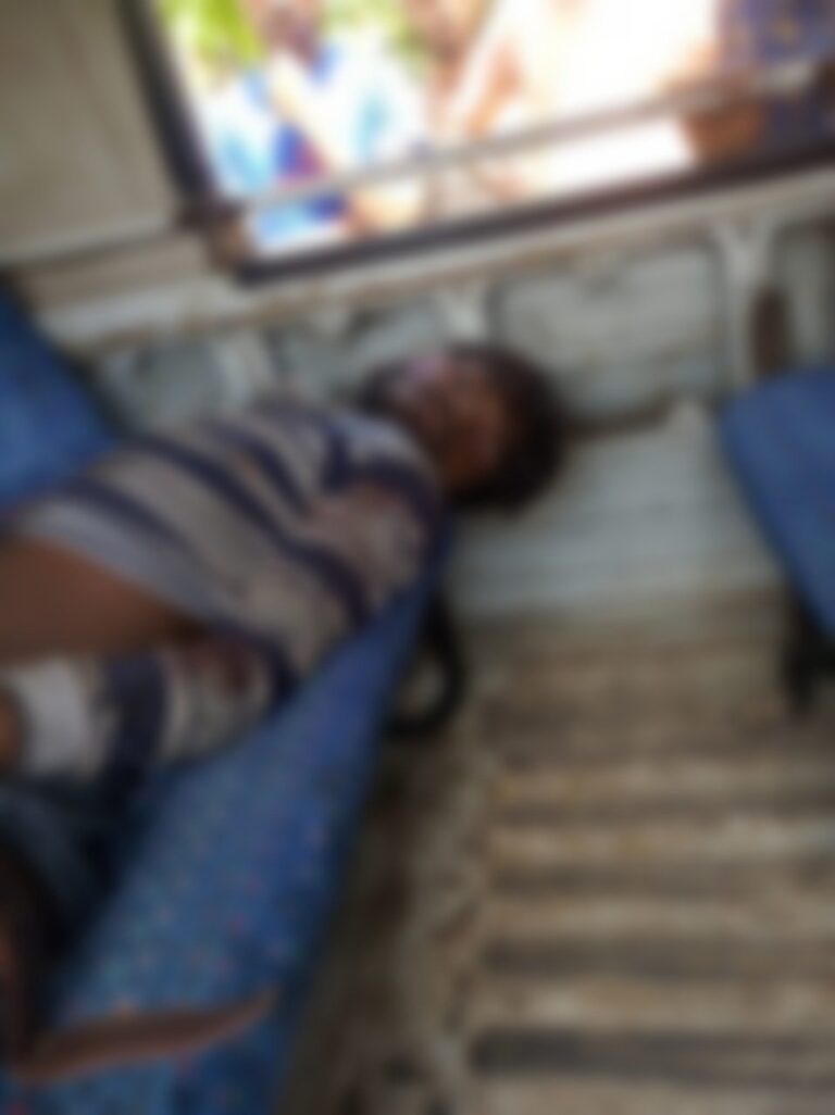 ग्राम धूमा में टेंपो अनियंत्रित होकर पलटी एक की मौत, दो घायल।