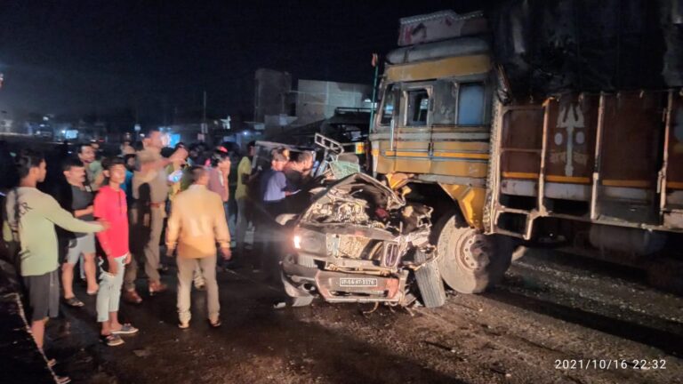 डाला – सड़क पर आवारा पशु से जीप टकराने के बाद डिवाइडर से टकराते हुए ट्रक से टकराई, दो की मौके पर मौत।