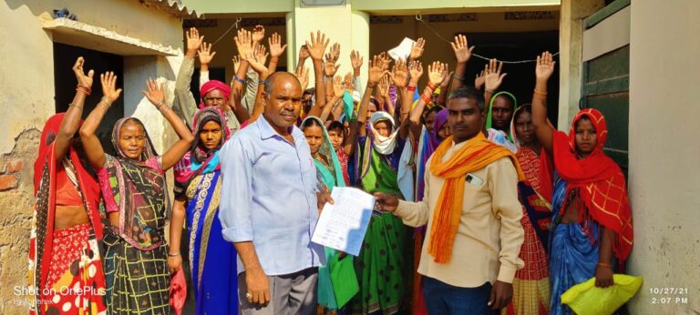 विद्युत विभाग कार्यालय डाला का घेराव कर प्रदर्शन किया।