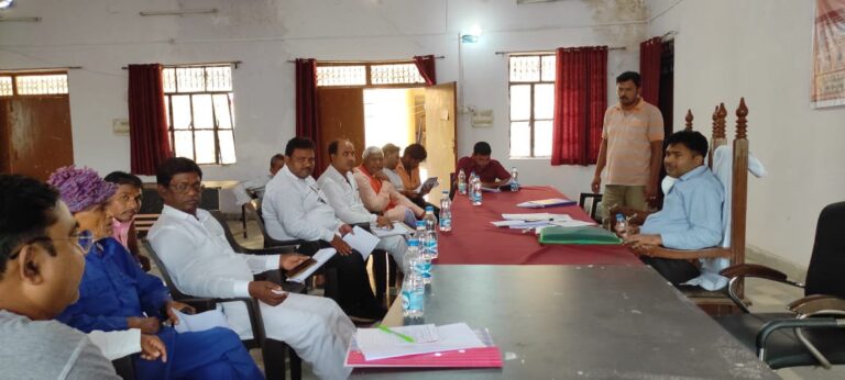 राजनीतिक दलों के साथ निर्वाचन नामावली पुनरीक्षण के बारे में जानकारी दी गई।