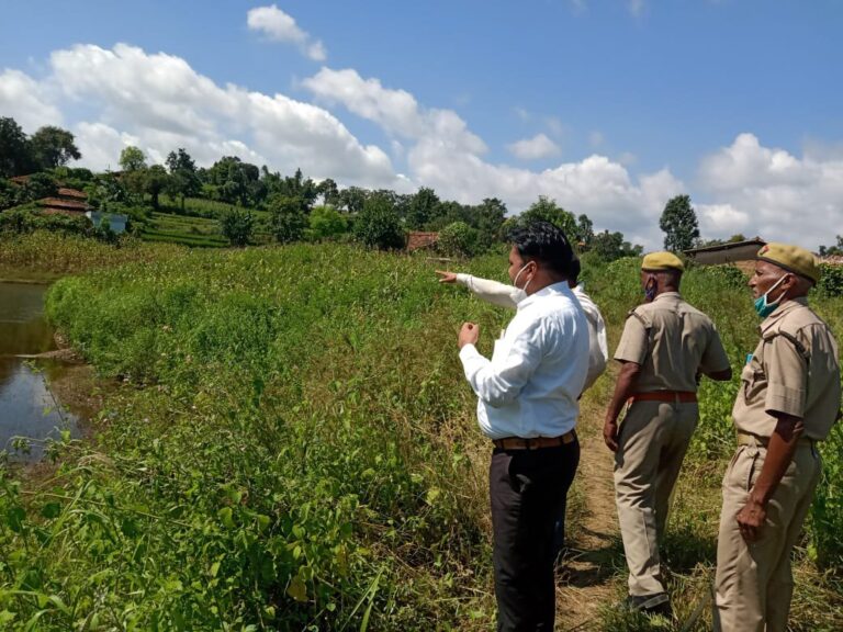 गत दिनों ग्राम गरदरवा बंधी में डूबने से दो लोगों की मौत पर मृतकों के परिजन के खाते में मिलेंगे 4 – 4 लाख रूपये – एस डी एम दुद्धी