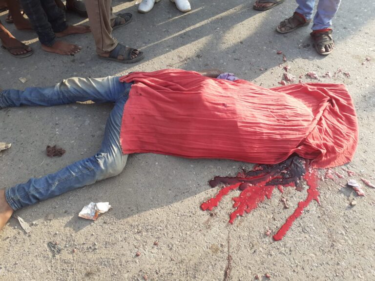 अनियंत्रित प्राइवेट बस ने सड़क पार कर रहे युवक को रौंदा,घटनास्थल पर दर्दनाक मौत।