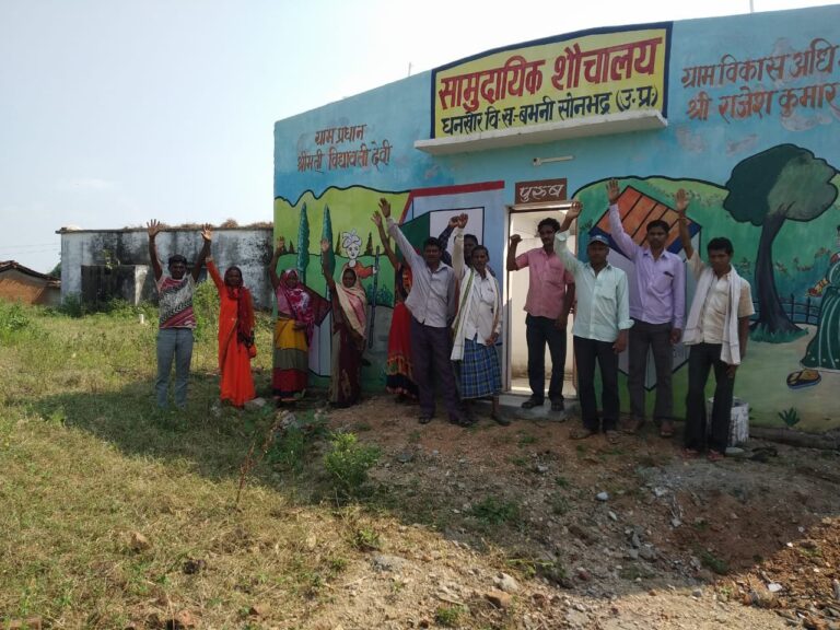 सोशल आडिट के दौरान विगत वर्ष की मजदूरी नहीं मिलने से धनखोर के जनता हुए आक्रोशित।