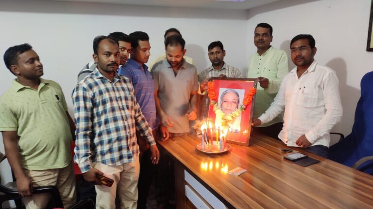 म्योरपुर मे वैचारिक परिवार ने माननीय कांशीराम जी का 15वां परिनिर्वाण दिवस मनाया।