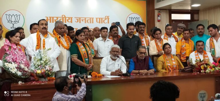 मिशन 2022 – समाजवादी पार्टी को तगड़ा झटका अपने जन्मदिन के अवसर पर पूर्व विधायक रूबी प्रसाद ने ग्रहण की भाजपा की सदस्यता।