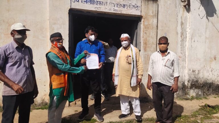 मुख्यमंत्री के नाम ज्ञापन सौंप दुद्धी को जिला बनाने की भाजपा पदाधिकारी व संघर्ष मोर्चा ने की मांग।