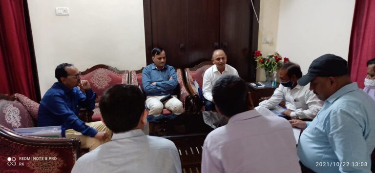 मुख्य अभियंता पहुंचे कनहर, निर्माण कार्य के प्रगति को देखा।