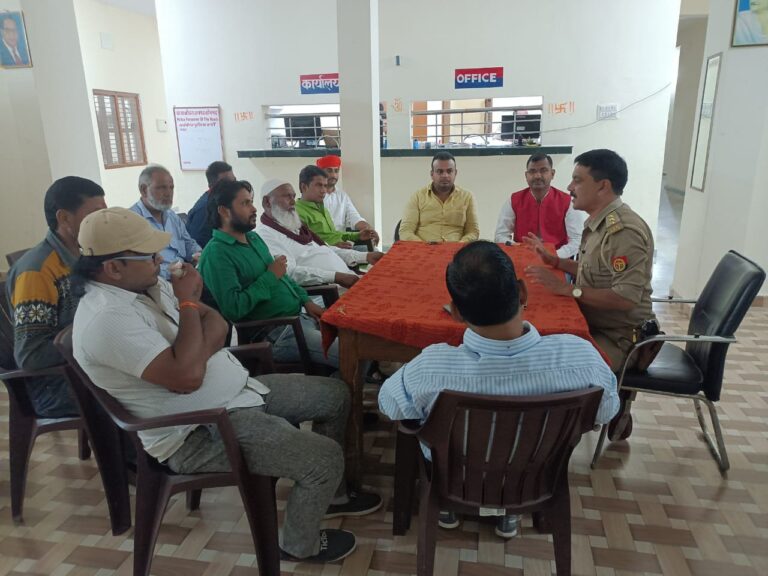 ओबरा थाना परिसर में दीपावली पर्व शांतिपूर्वक मनाए जाने को लेकर बैठक संपन्न।