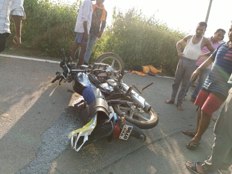 ब्रेकिंग – लिलासी में ट्रैक्टर और बाइक में भिड़ंत महिला की मौत,बाइक चालक गंभीर रूप से घायल।