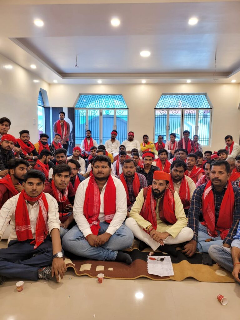 पूर्व सदर विधायक अविनाश कुशवाहा ने कैंप लगाकर मतदाता सूची पुनरीक्षण कार्य संपादित कराया।