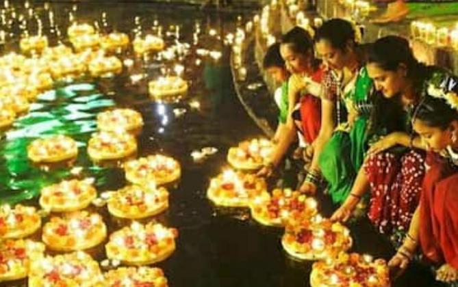 देव दीपावली, कार्तिक पूर्णिमा,गुरुनानक जयंती का उत्सव एक साथ।