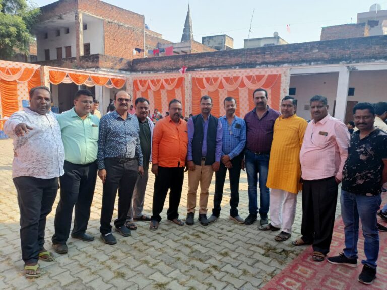 अग्रवाल धर्मशाला में अन्नकूट भंडारे का सैकड़ो भक्तों ने ग्रहण किया प्रसाद।