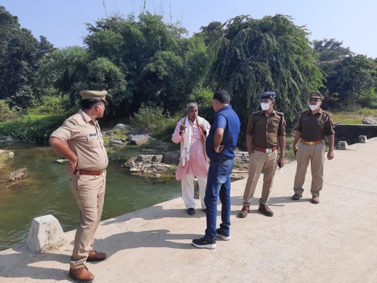 पुलिस क्षेत्राधिकारी व तहसीलदार दुद्धी ने छठ घाटों का किया निरीक्षण।