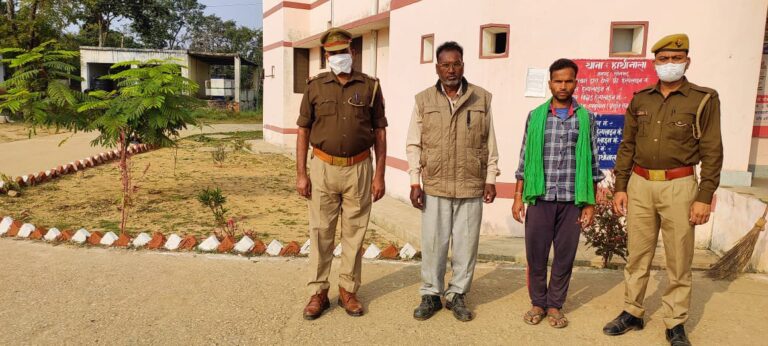 जमीन कब्जाने को लेकर दो पक्षों में हुई कहा सुनी।