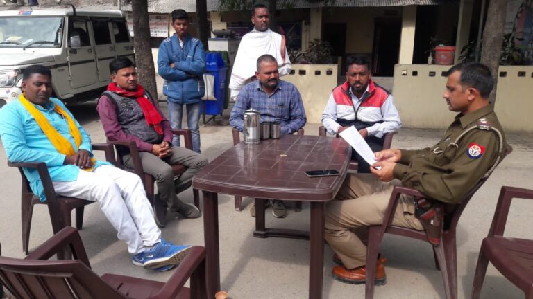 S.B.I बैंक के गेट के सामने खड़ी एक बाइक को चोरों ने उड़ाया..जांच में जुटी पुलिस।