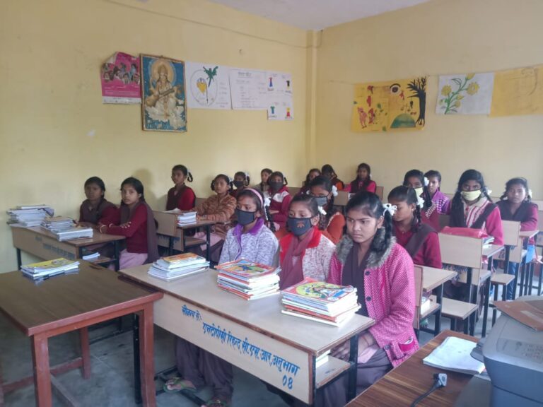 संविदा कर्मी महिला शिक्षिकाओं की बदौलत बदल रही कस्तूरबा गांधी बालिका विद्यालय दुद्धी की तस्वीर।