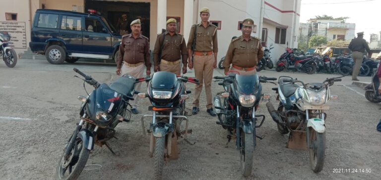 स्वाट/एस.ओ.जी. व थाना राबर्ट्सगंज पुलिस की संयुक्त टीम द्वारा चोरी की 04 मोटर साइकिल के साथ 01 अभियुक्त को किया गया गिरफ्तार।