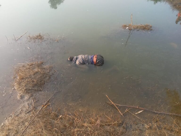 दुद्धी – डूमरडीहा के 45 वर्षीय अधेड़ का तालाब में औधेमुंह उपलाया हुआ मिला शव, सनसनी।