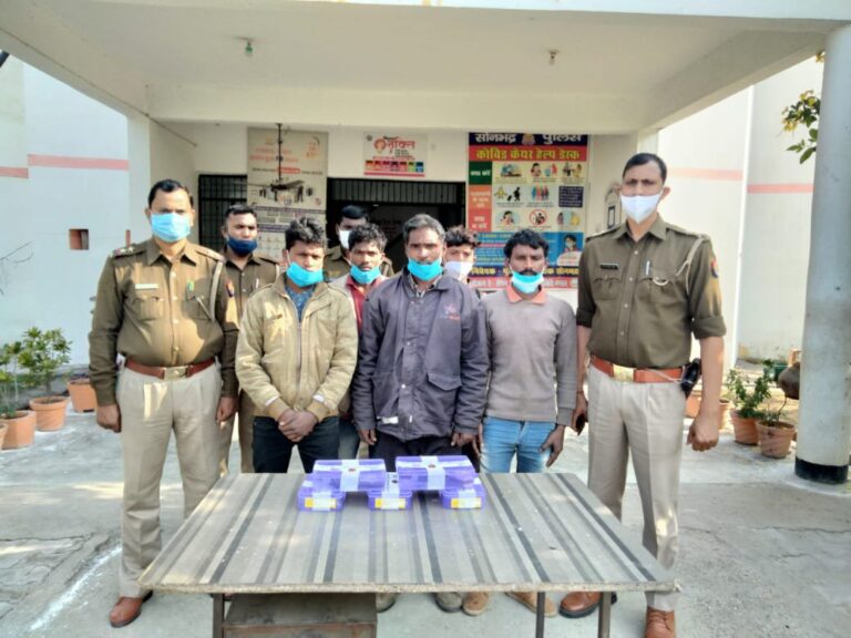 सोनभद्र – डकैती की योजना बना रहे 05 अपराधियों को अवैध शस्त्र के साथ किया गया गिरफ्तार।