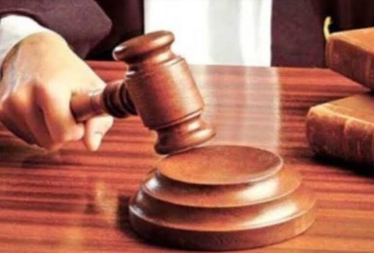 आजमगढ़ के दरोगा राकेश यादव के विरुद्ध सोनभद्र से गैरजमानती वारंट जारी।