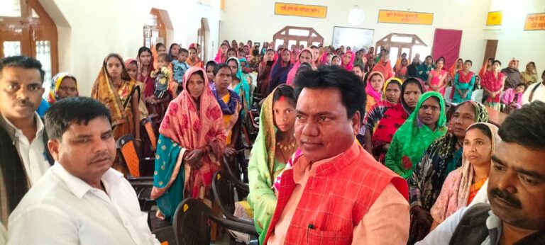 दुद्धी विधानसभा के म्योरपुर ब्लॉक के प्रांगण में भारत रत्न डाक्टर भीमराव अंबेडकर के 66 वां परिनिर्वाण दिवस मनाया गया।