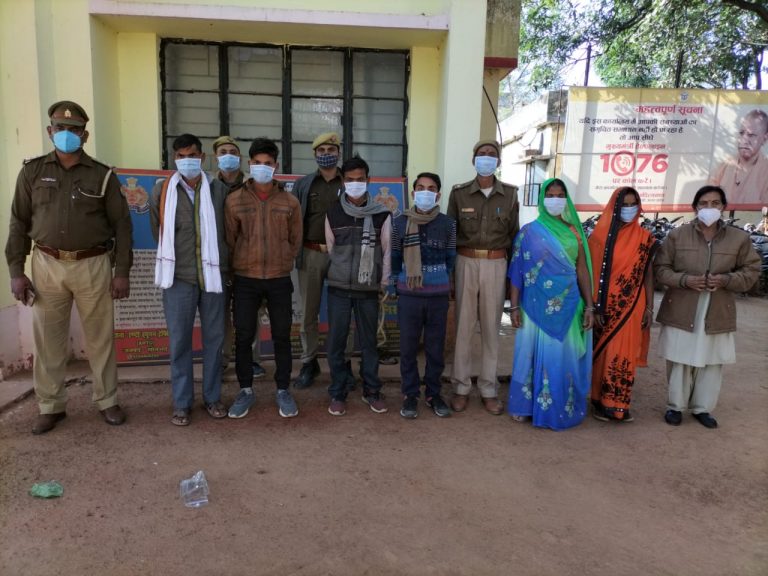 सोनभद्र – विक्षिप्त महिला को निर्वस्त्र कर पीटने के आरोप में छः गिरफ्तार।