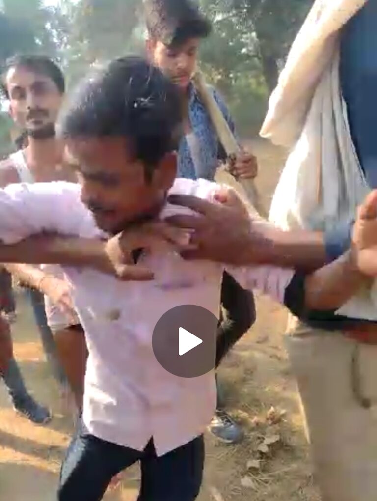 सोनभद्र – रायपुर थाना क्षेत्र में महिला को निर्वस्त्र करके गांव में घुमाया और पीटा, 1दोषी पुलिस की हिरासत में।