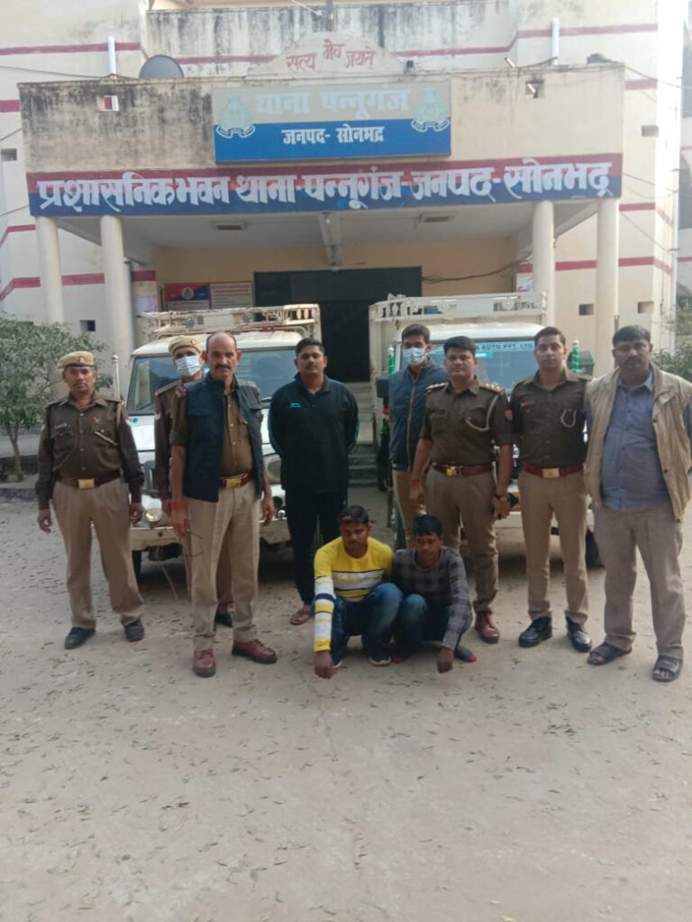 12 पशुओं एवं दो पीकप सहित दो तस्कर गिरफ्तार।