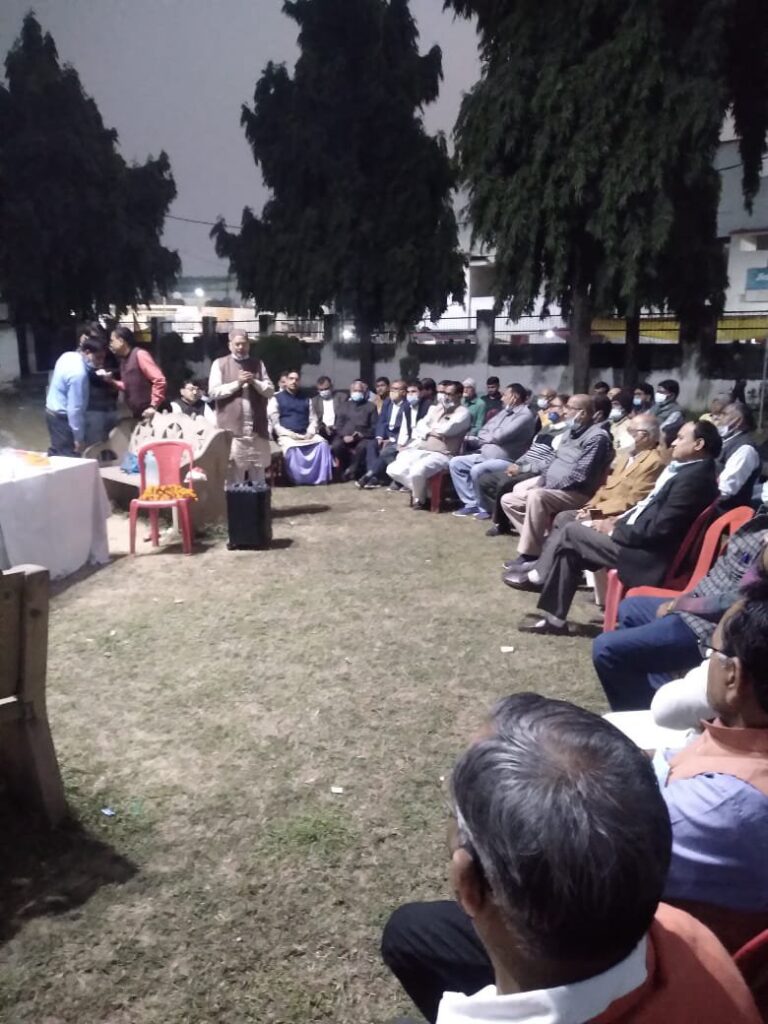 सबकी आंखों में हैआंसू,हर कोई रोया है!नहीं रात भर कोई ,हिंदुस्तानी सोया है!!