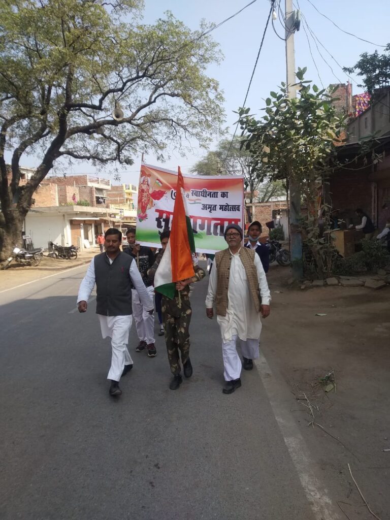 दुद्धी नगर में भारत माता जय के साथ निकला तिरंगा यात्रा।