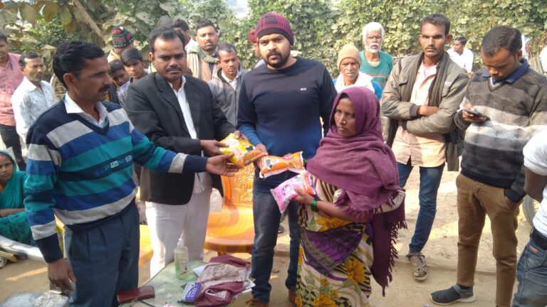 ग्राम बीडर क्रय विक्रय की दुकान पर चना,तेल,नमक राशन का मंडल उपाध्यक्ष ने मुफ्त वितरण कराया।