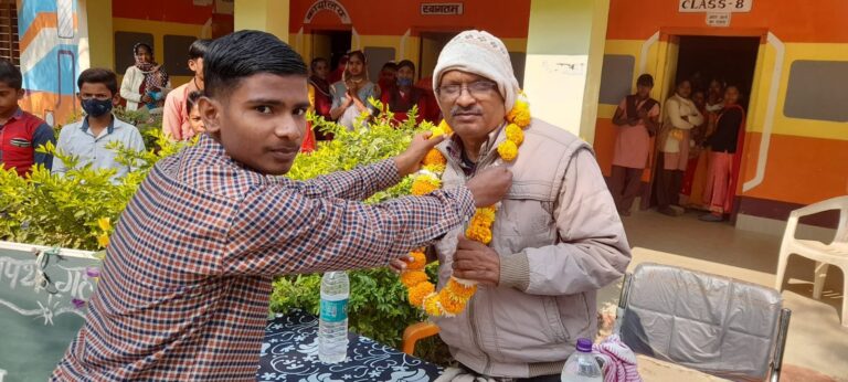 बाल संसद के चुनाव में प्रखर आज बने प्रधानमंत्री।