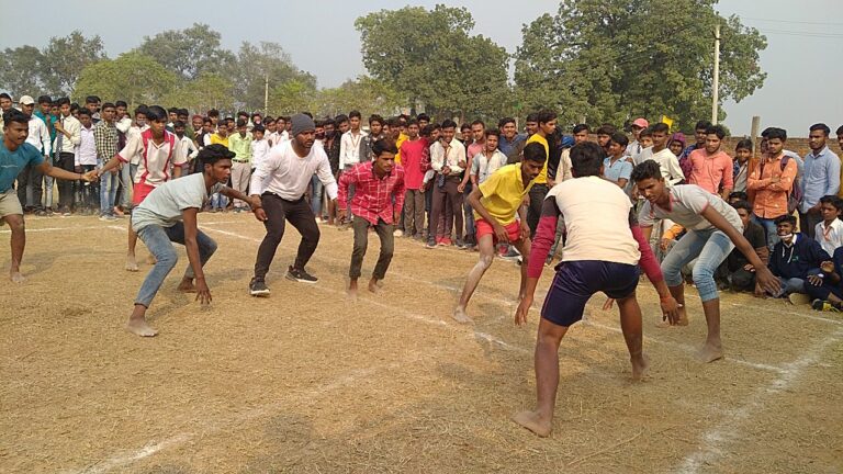 स्वर्गीय शफीक आलम के स्मृति में पाँच दिवसीय खेलकूद प्रतियोगिता का भव्य उद्घाटन ब्लाक प्रमुख रंजना चौधरी ने किया।