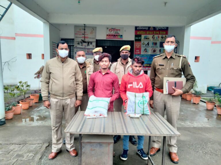 3 किलो 300 ग्राम गांजा व चाकू के साथ दो अभियुक्त गिरफ्तार।