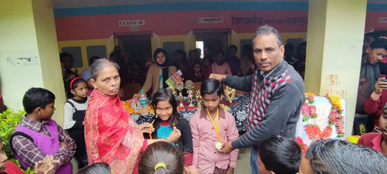 कम्पोजिट विद्यालय विंढमगंज में आज वार्षिक खेलकूद प्रतियोगिता का शुभारंभ ग्राम प्रधान तारा देवी ने किया।