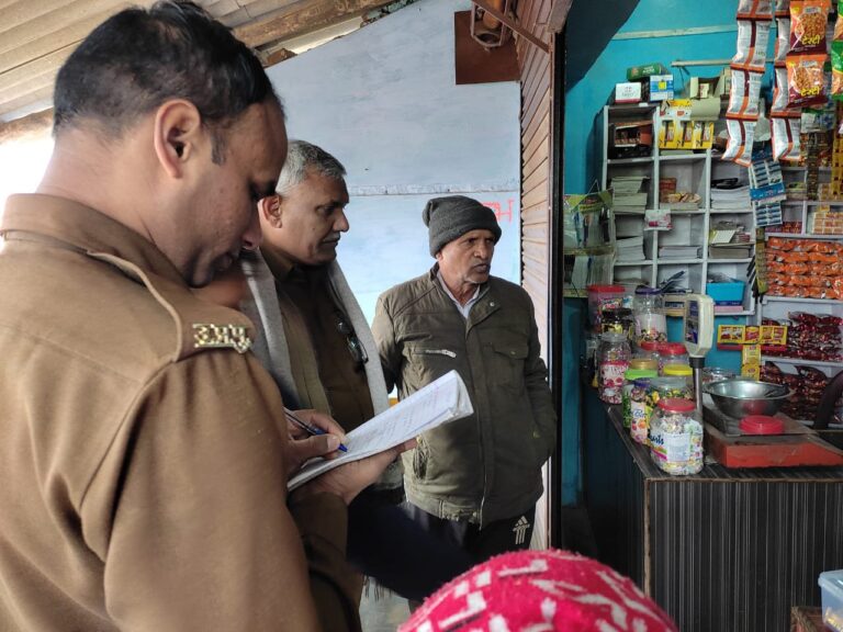 ग्राम मल्देवा में किराना की दुकान में रात्रि चोरी की घटना को चोरों नें दिया अंजाम।