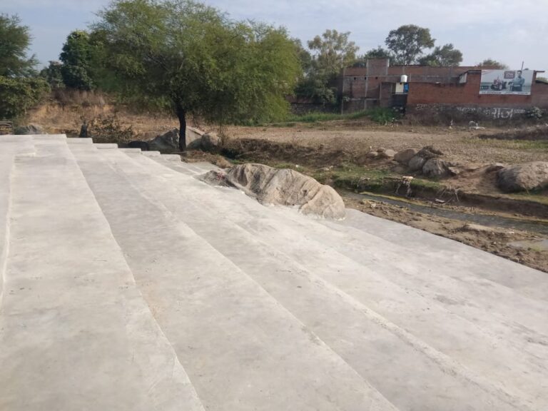 10 लाख की लागत से विधायक निधि द्वारा ग्राम खजुरी में छठ घाट का निर्माण हुआ पूरा।