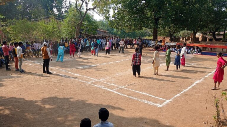 अंतर ग्राम पंचायत युवा खेलकूद प्रतियोगिता का आयोजन बनवासी सेवा आश्रम में सम्पन्न।