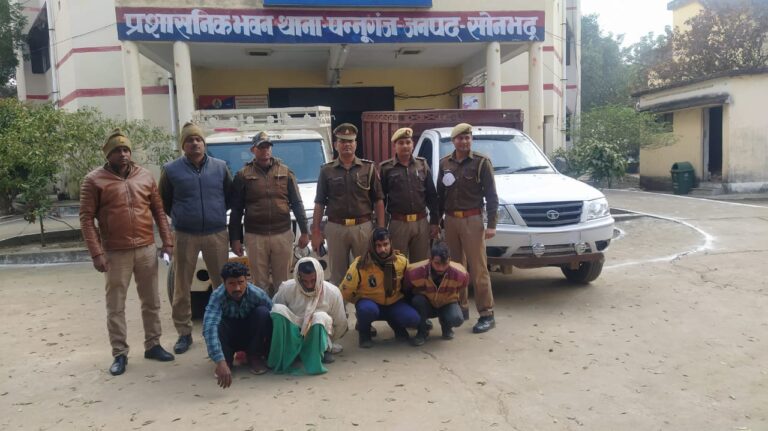 पन्नूगंज पुलिस ने 16 पशुओं के साथ दो पीकप 4 तस्करों को किया गिरफ्तार।