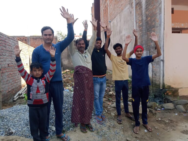 सरकारी भीठा पर कब्जे को लेकर सभासद संग रहवासियों का प्रदर्शन।